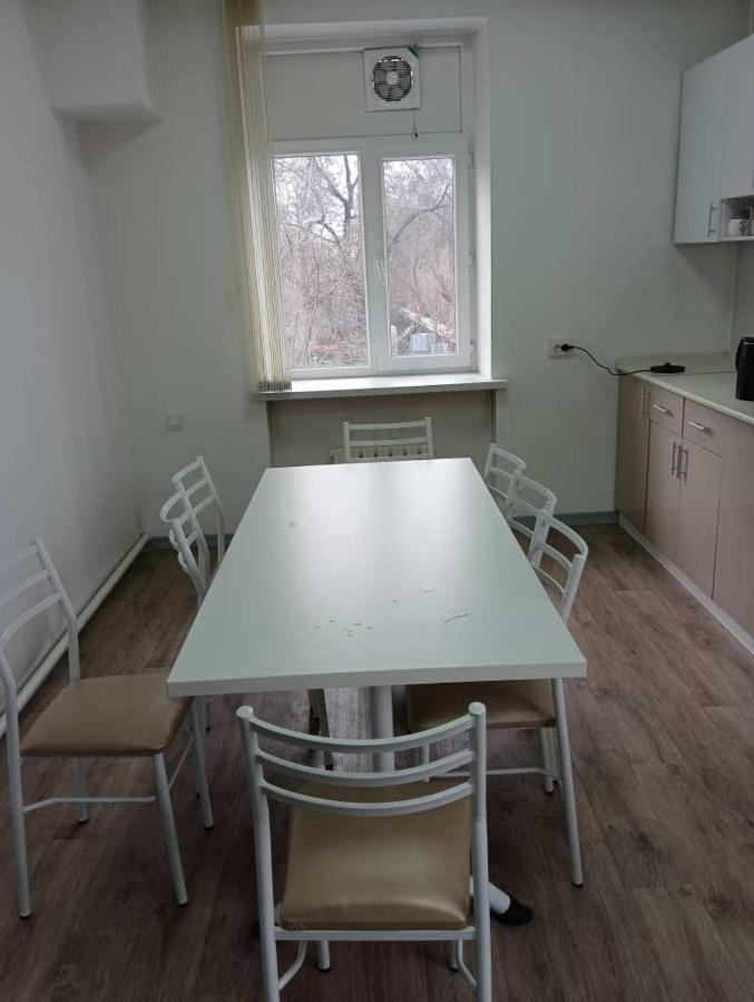Bekbro Hostel Bishkek Bagian luar foto